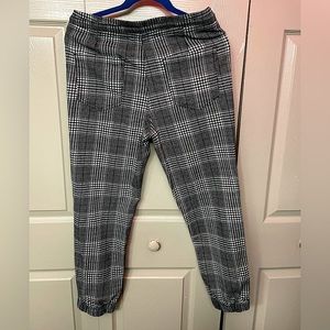 3/$25 No Boundaries Women Large Junior 11-13 Plaid black white jogger pants